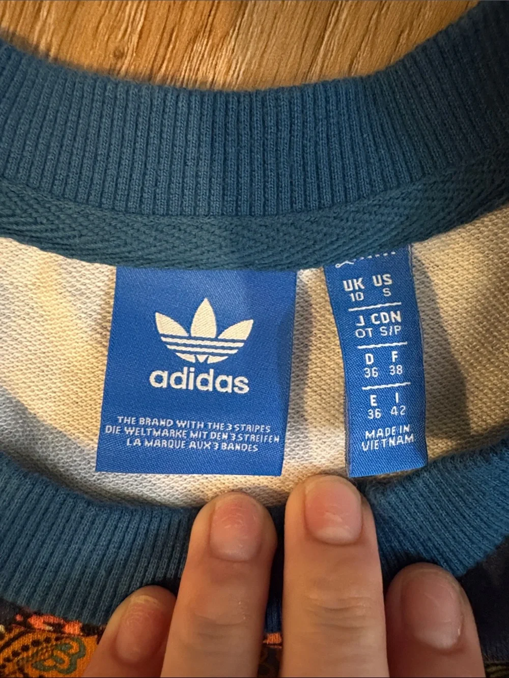 OFFERS OPEN! Adidas Farm Rio Blue Butterfly Print Borbomix Sweatshirt size small - Picture 2 of 9